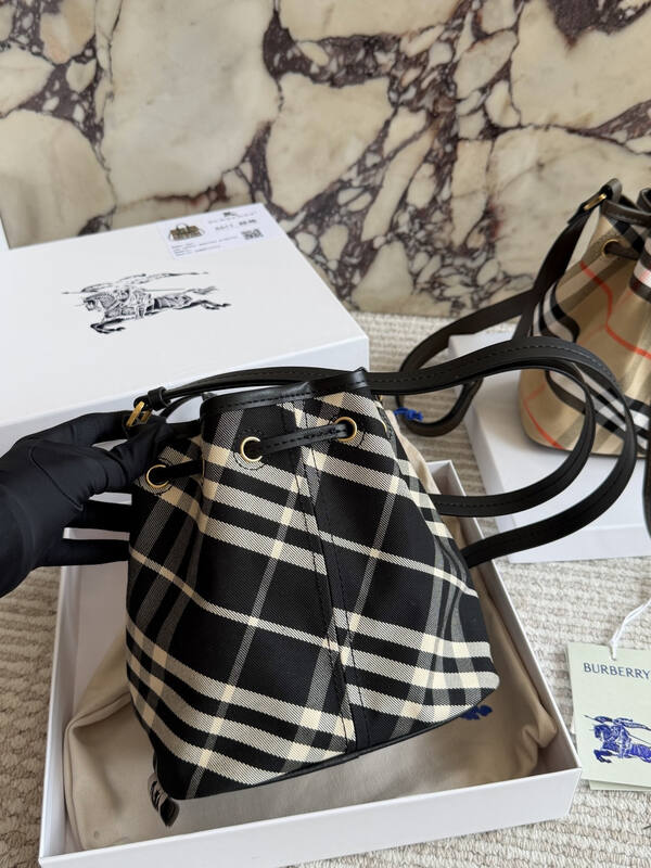 Burberry Black 25x18x10cm shoulder bag — AAA Quality Replica