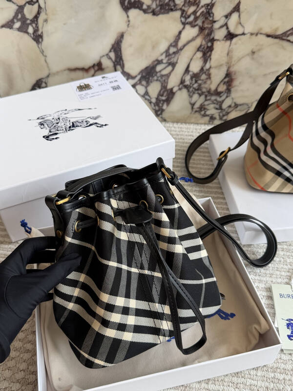 Burberry Black 25x18x10cm shoulder bag — AAA Quality Replica