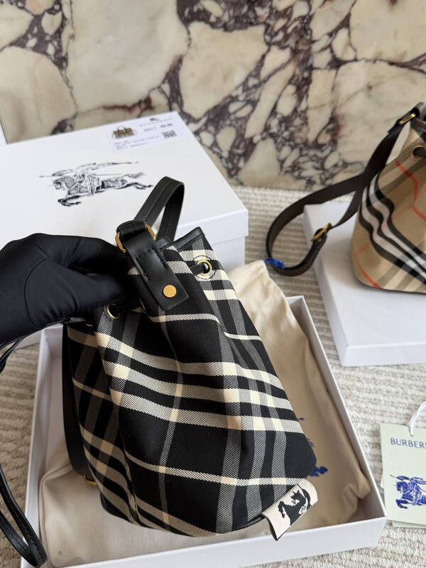 Burberry Black 25x18x10cm shoulder bag — AAA Quality Replica