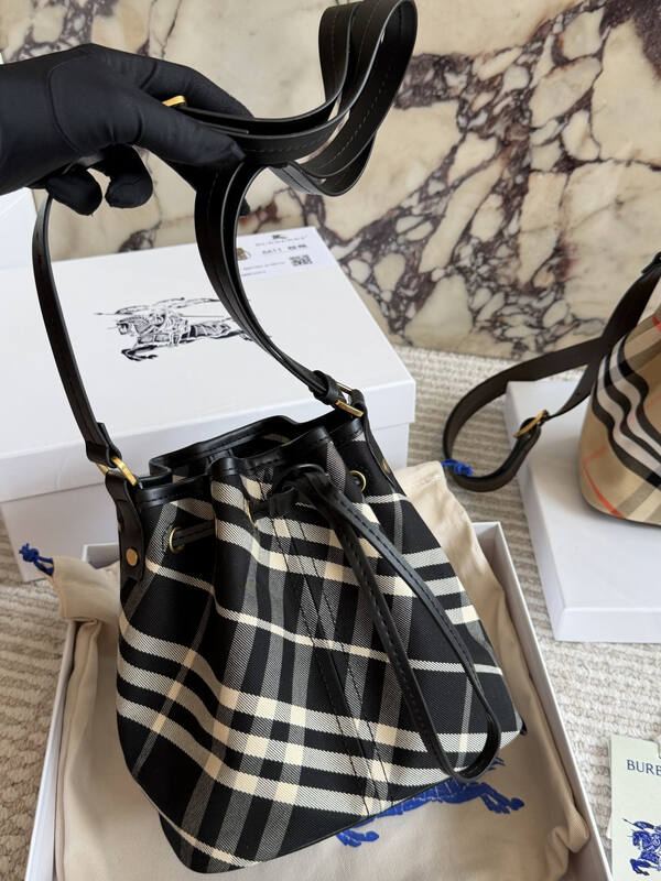 Burberry Black 25x18x10cm shoulder bag — AAA Quality Replica