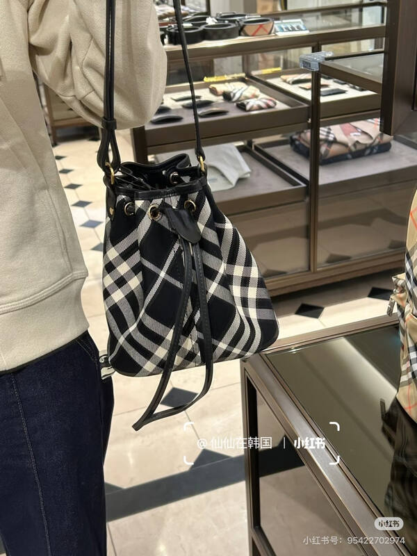 Burberry Brown 25x18x10cm shoulder bag — 1:1 Replica