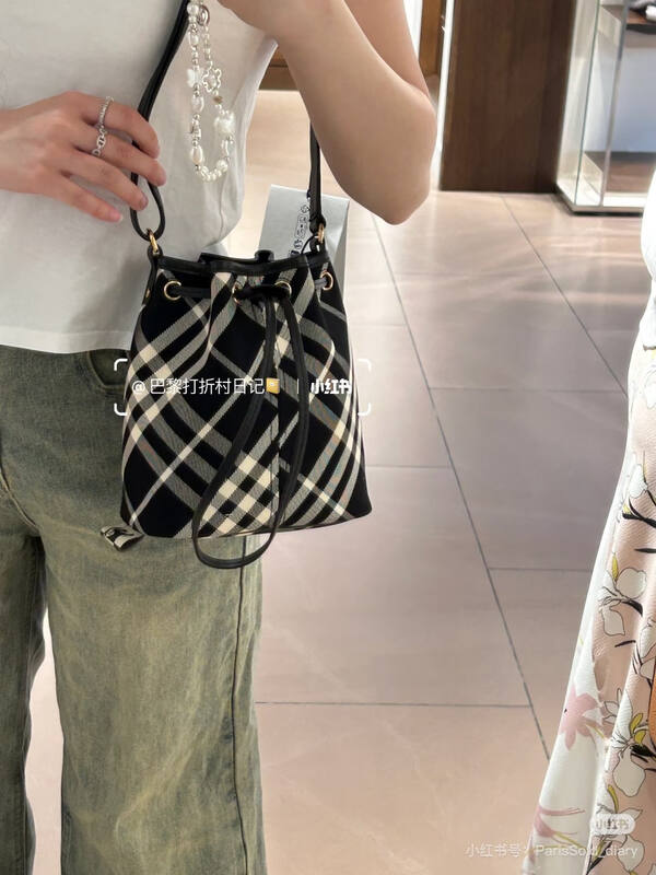 Burberry Brown 25x18x10cm shoulder bag — 1:1 Replica