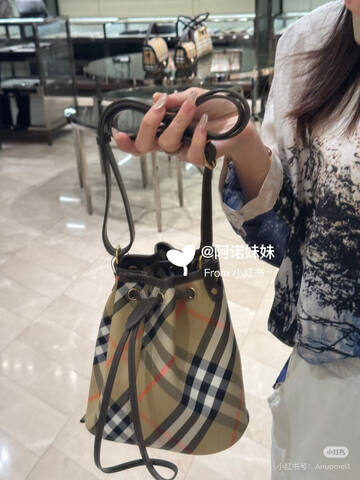 Burberry Brown 25x18x10cm shoulder bag 1 1 Replica