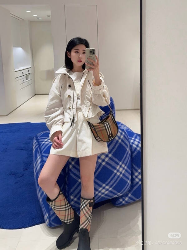 Burberry Beige shoulder bag — Premium Replica