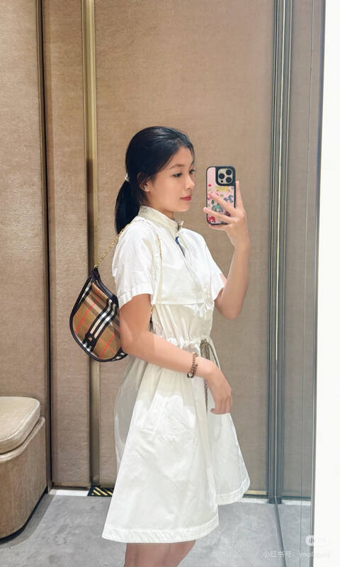 Burberry Beige shoulder bag — Premium Replica
