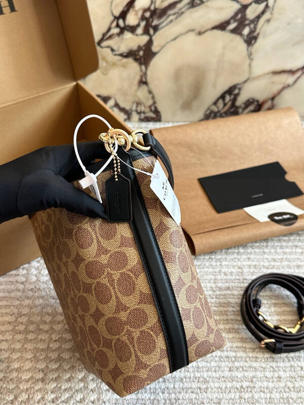 Coach Black shoulder bag — Top Quality Replica