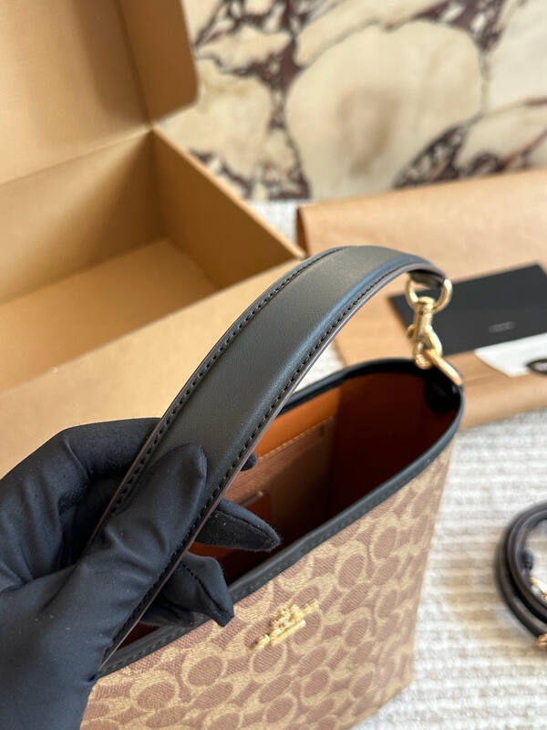 Coach Black shoulder bag — Top Quality Replica