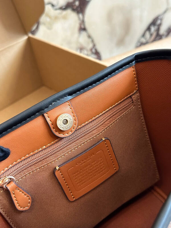 Coach Black shoulder bag — Top Quality Replica