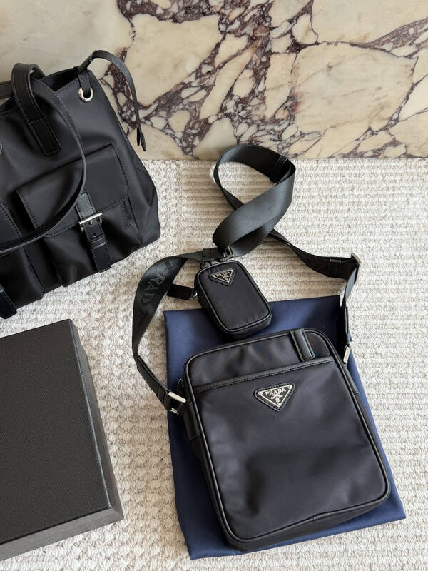 Prada Black shoulder bag — AAA Quality Replica