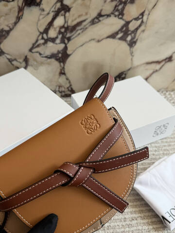 Loewe Calfskin 18x12cm shoulder bag 1 1 Replica