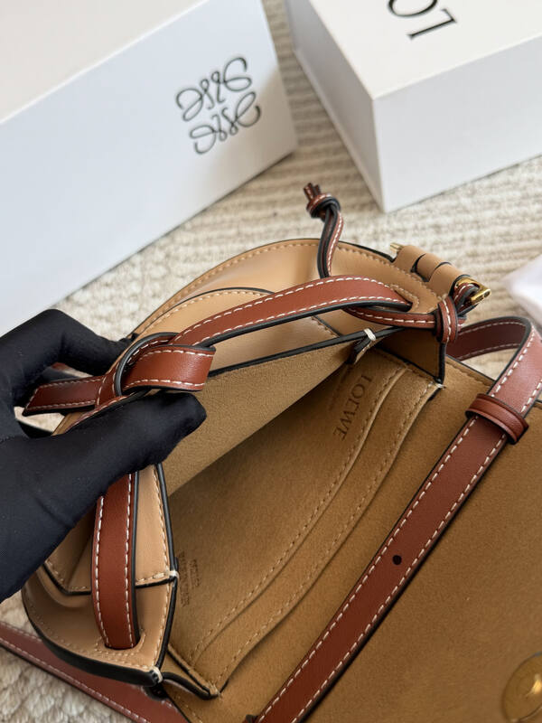 Loewe Calfskin shoulder bag — 1:1 Replica