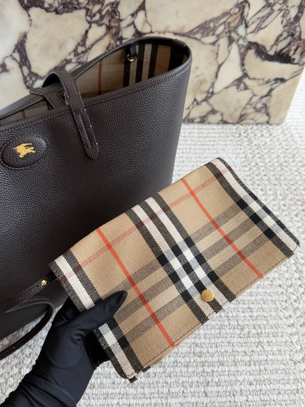 Burberry Brown shoulder bag — Top Quality Replica