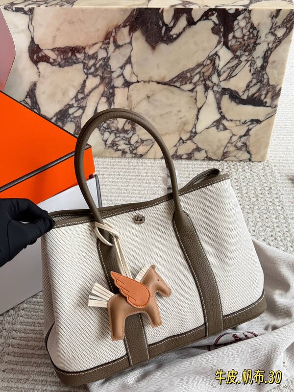 Loewe Black shoulder bag — 1:1 Replica
