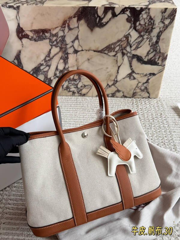 Loewe Black shoulder bag — 1:1 Replica