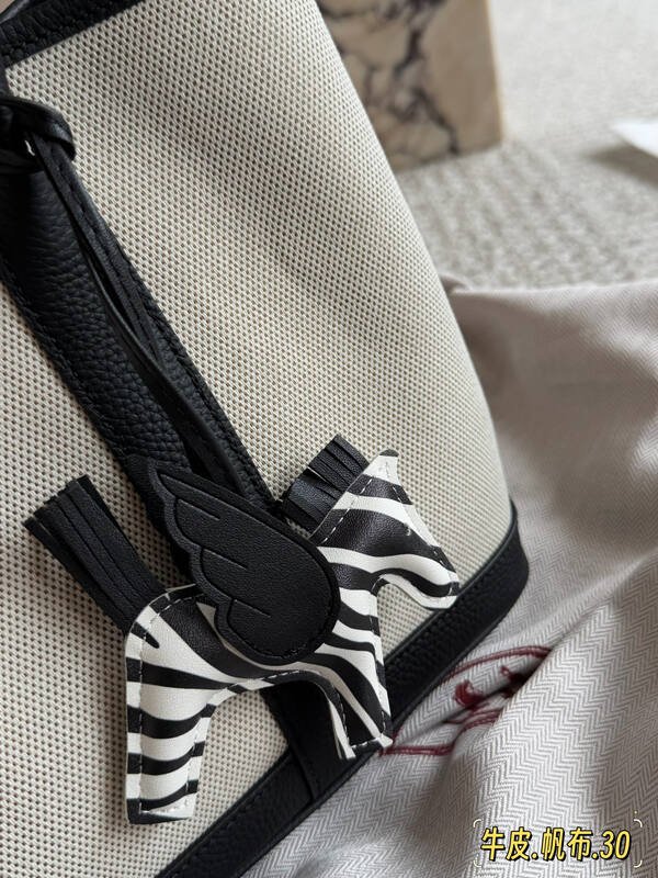 Loewe Black shoulder bag — 1:1 Replica