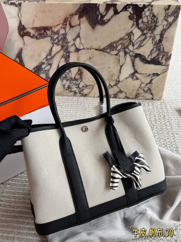 Loewe Black shoulder bag — 1:1 Replica