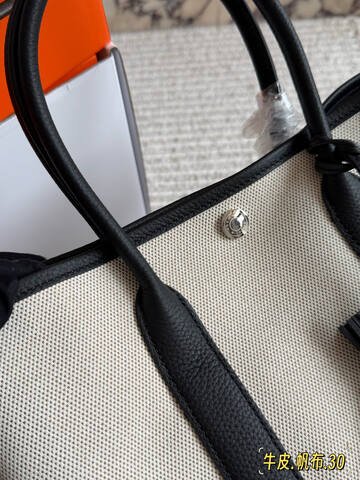 Loewe Black shoulder bag 1 1 Replica