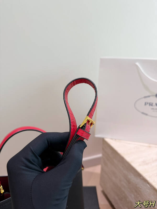 Prada Black 25x18x10cm shoulder bag — 1:1 Replica
