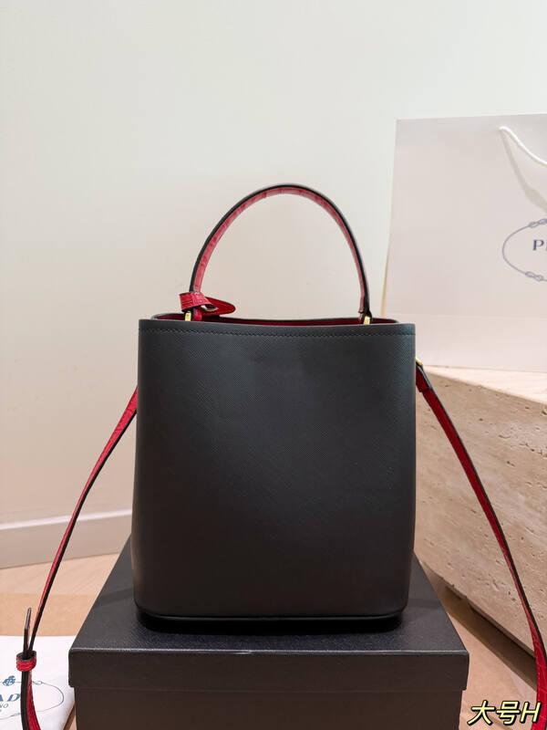 Prada Black 25x18x10cm shoulder bag — 1:1 Replica