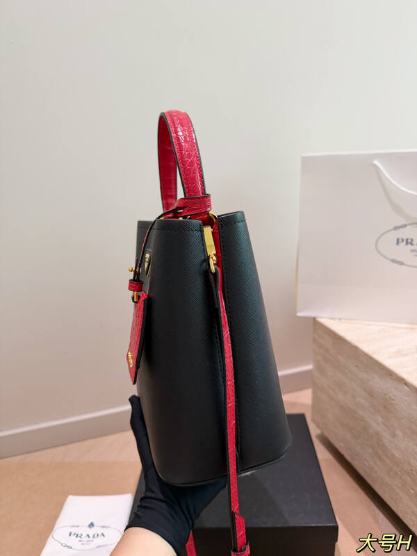 Prada Black 25x18x10cm shoulder bag — 1:1 Replica