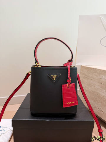 Prada Black 25x18x10cm shoulder bag 1 1 Replica