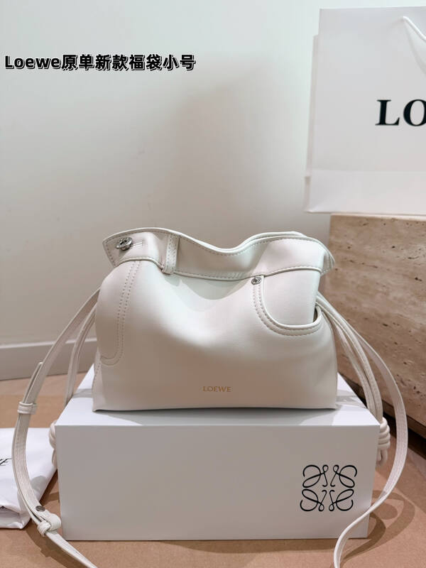 Loewe White 40x30x16cm shoulder bag — Top Quality Replica