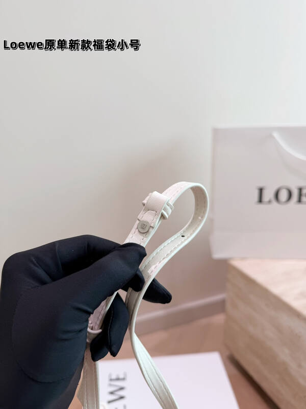 Loewe White 25x18x10cm shoulder bag — AAA Quality Replica