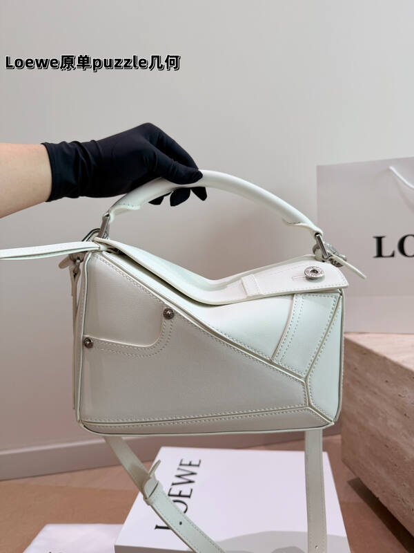 Loewe White 25x18x10cm shoulder bag — AAA Quality Replica