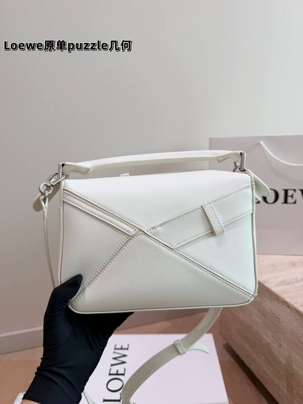 Loewe White 25x18x10cm shoulder bag — AAA Quality Replica