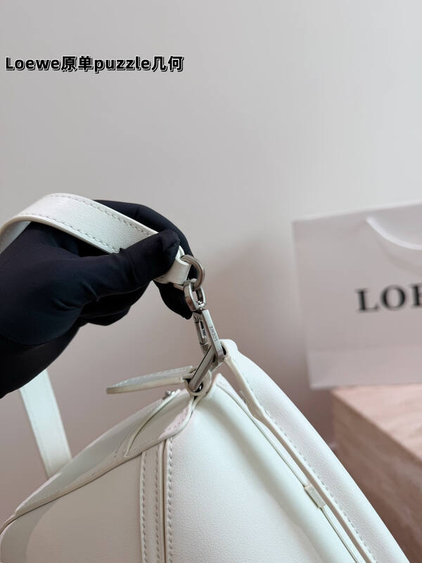 Loewe White 25x18x10cm shoulder bag — AAA Quality Replica