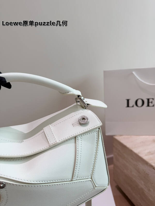 Loewe White 25x18x10cm shoulder bag — AAA Quality Replica