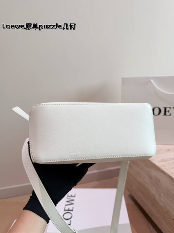 Loewe White 25x18x10cm shoulder bag — AAA Quality Replica