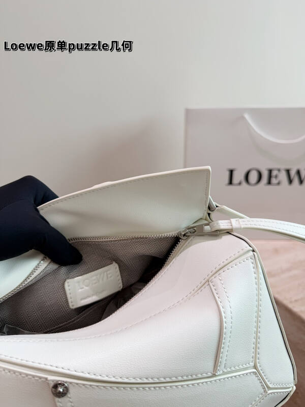 Loewe White 25x18x10cm shoulder bag — AAA Quality Replica