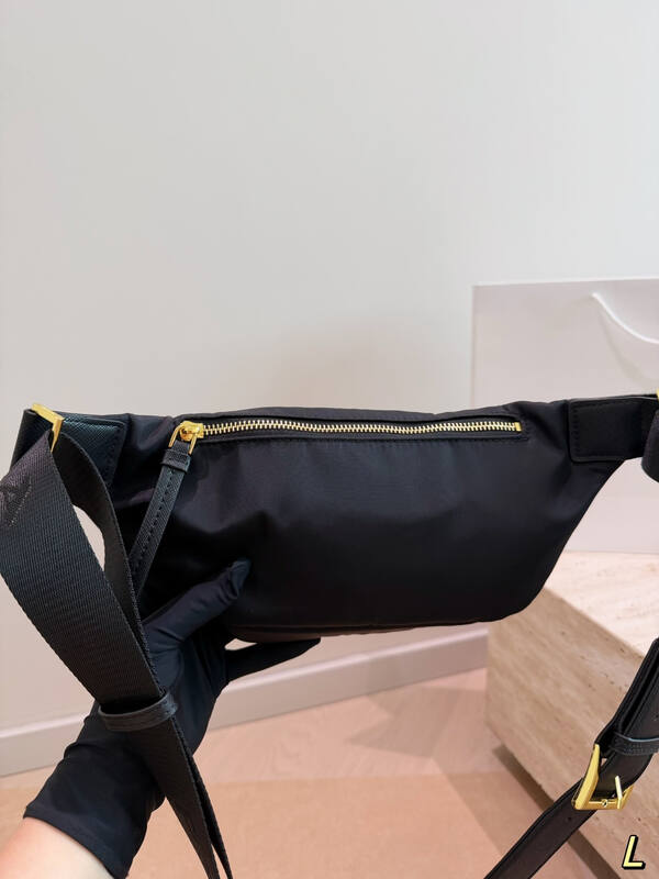 Prada Black shoulder bag — Top Quality Replica