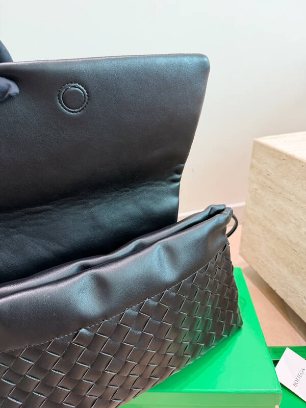 Bottega Veneta Black shoulder bag — Premium Replica