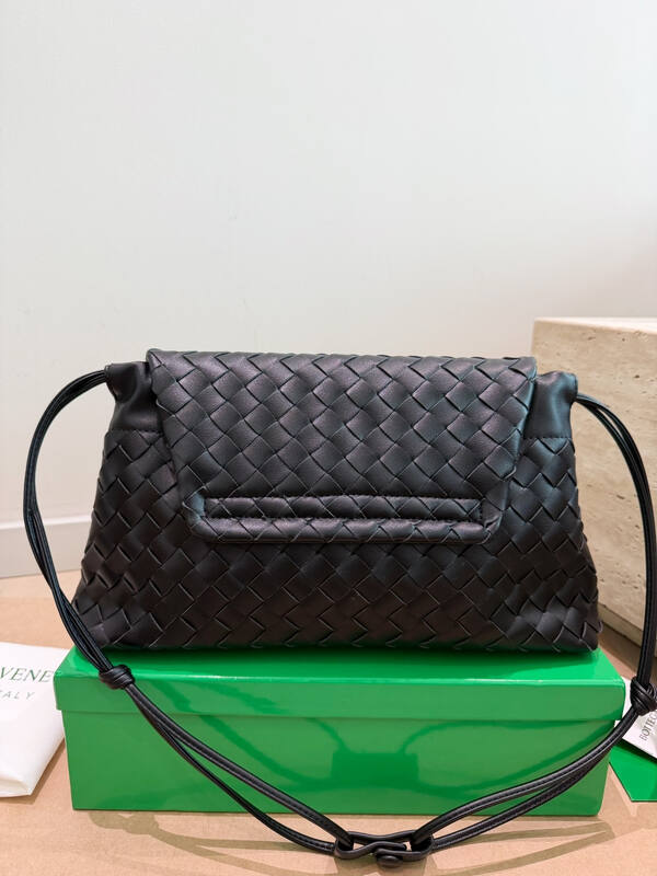 Bottega Veneta Black shoulder bag — Premium Replica