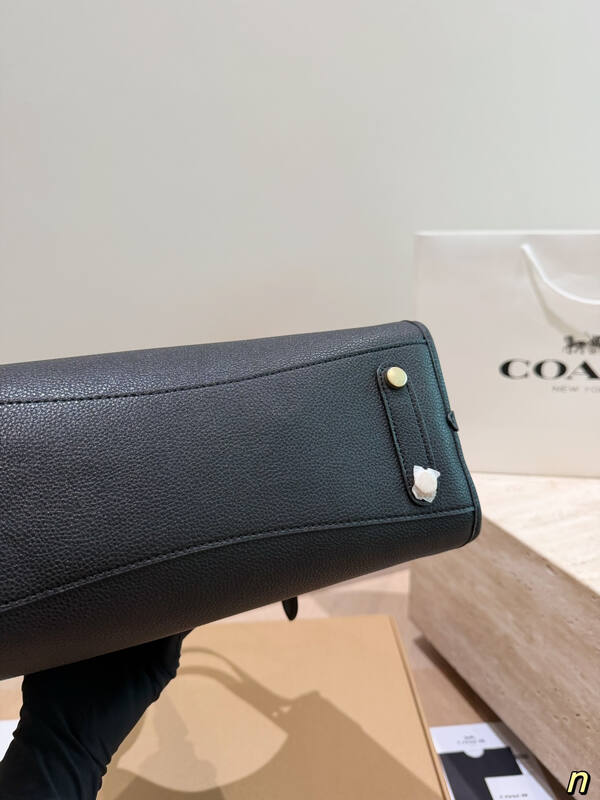 Coach Black shoulder bag — Premium Replica
