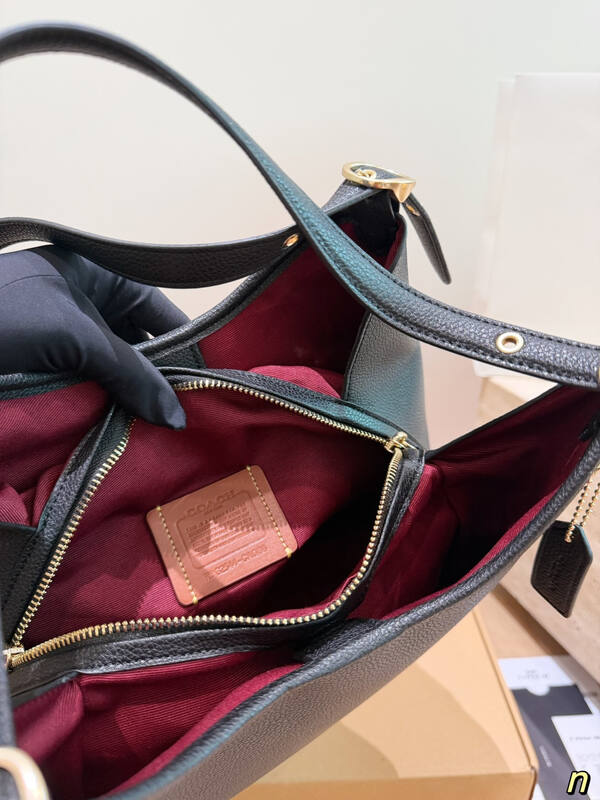 Coach Black shoulder bag — Premium Replica