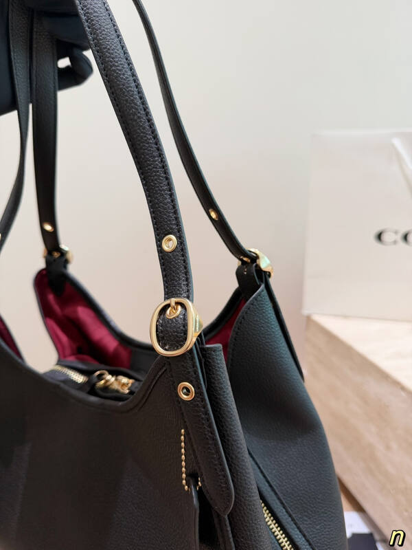 Coach Black shoulder bag — Premium Replica