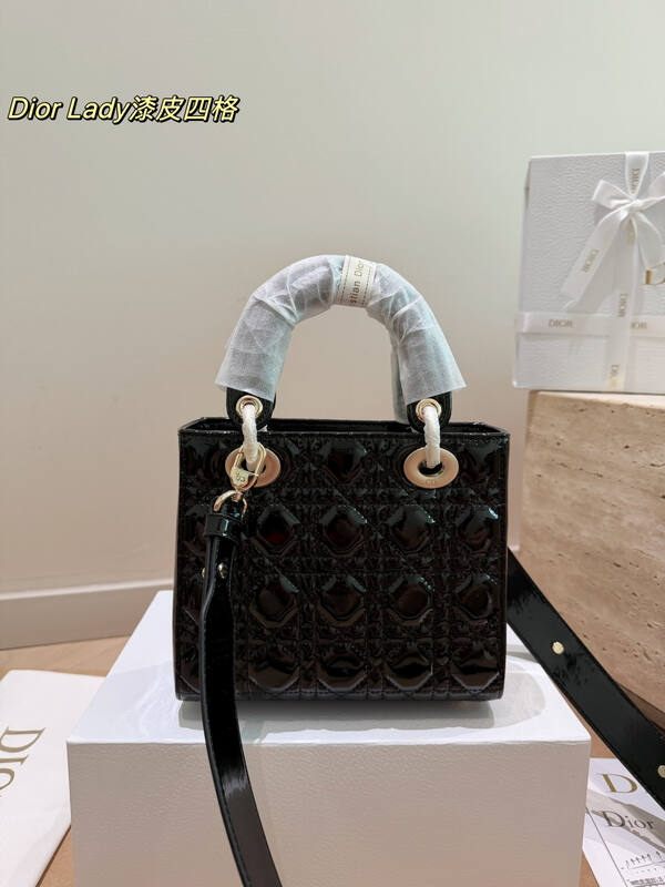 Dior Lady Black patent medium shoulder — Premium Replica