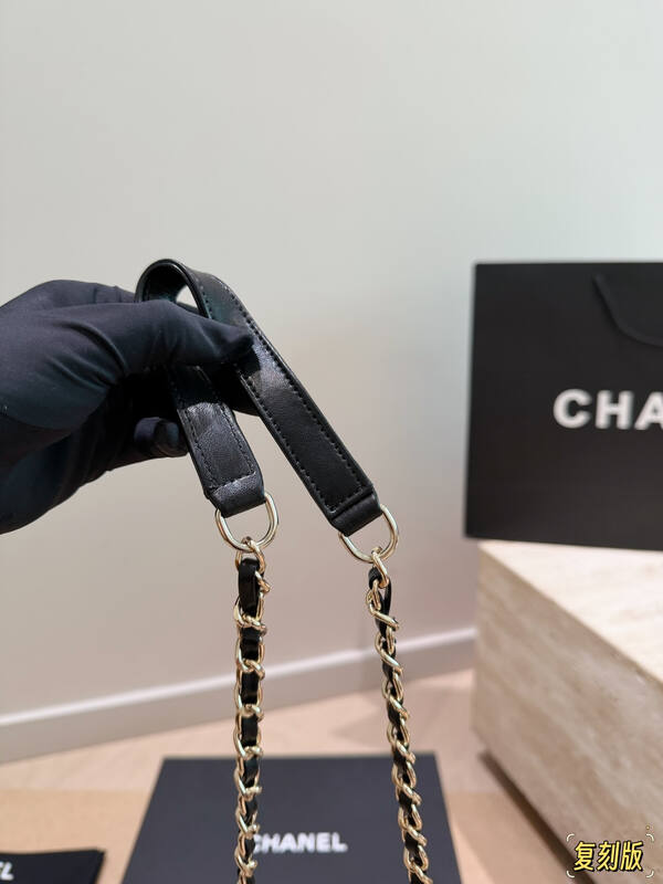 Chanel Black crossbody — 1:1 Replica