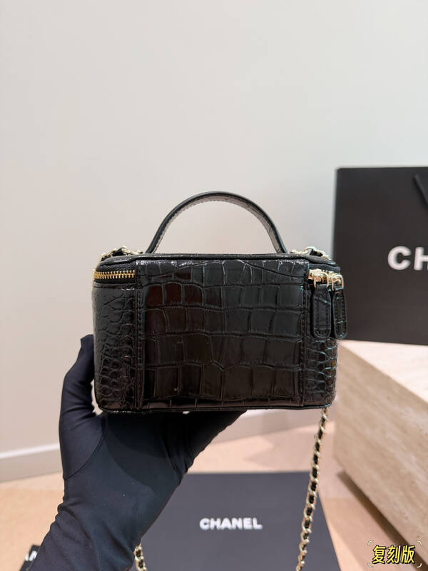 Chanel Vanity Case Black crocodile-embossed 20 crossbody — AAA Quality Replica