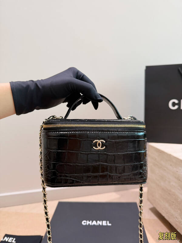 Chanel Vanity Case Black crocodile-embossed 20 crossbody — AAA Quality Replica
