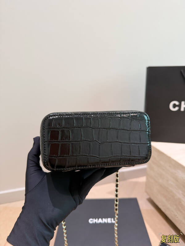 Chanel Vanity Case Black crocodile-embossed 20 crossbody — AAA Quality Replica