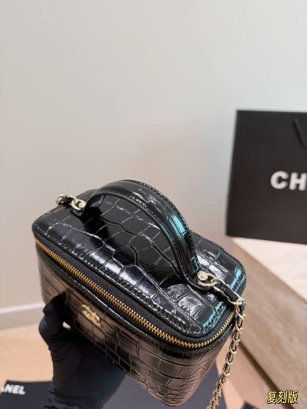 Chanel Vanity Case Black crocodile-embossed 20 crossbody — AAA Quality Replica