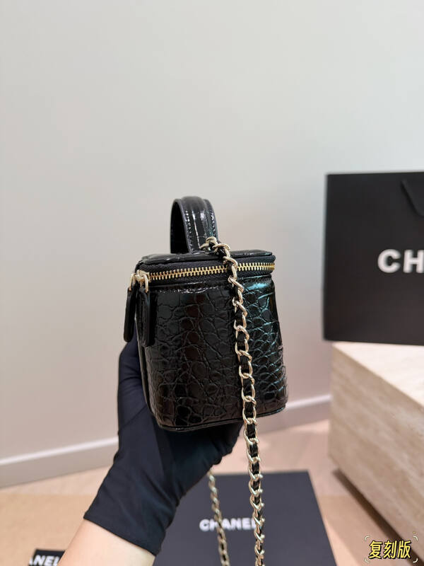 Chanel Vanity Case Black crocodile-embossed 20 crossbody — AAA Quality Replica