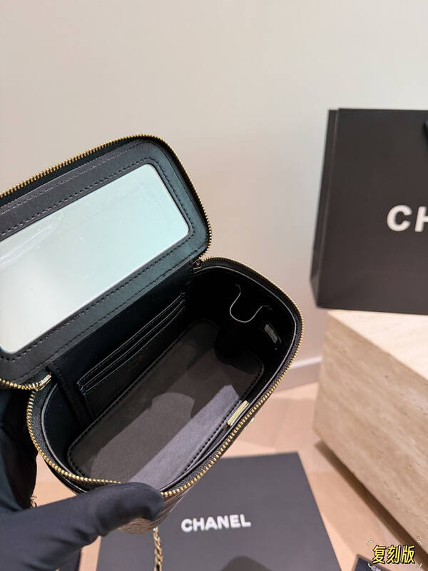 Chanel Vanity Case Black crocodile-embossed 20 crossbody — AAA Quality Replica