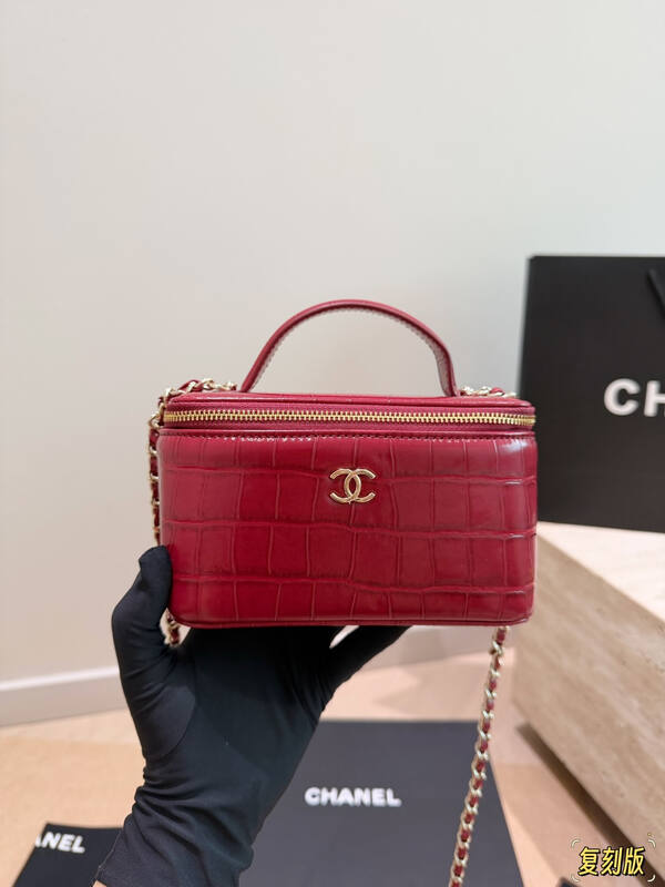 Chanel Vanity Case Green crocodile-embossed crossbody — Top Quality Replica