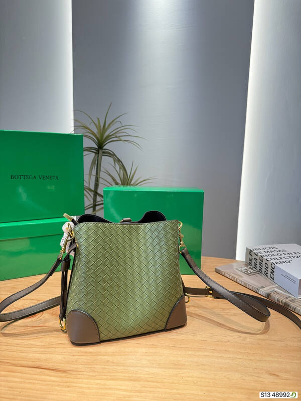 Bottega Veneta Brown 25x18x10cm shoulder bag — 1:1 Replica
