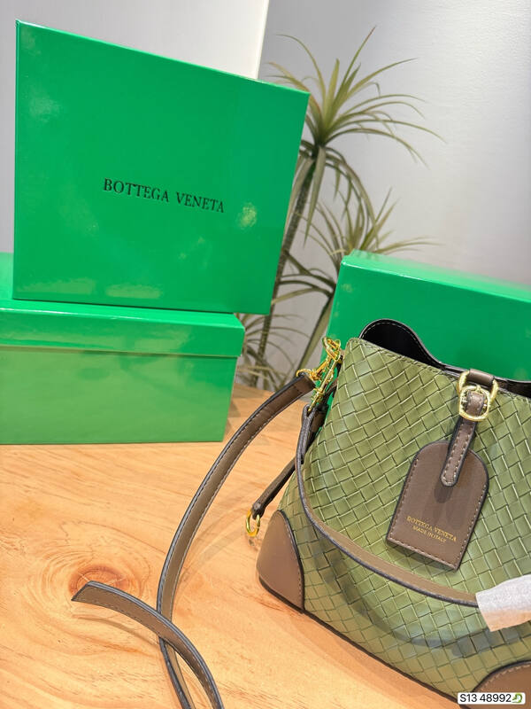 Bottega Veneta Brown 25x18x10cm shoulder bag — 1:1 Replica